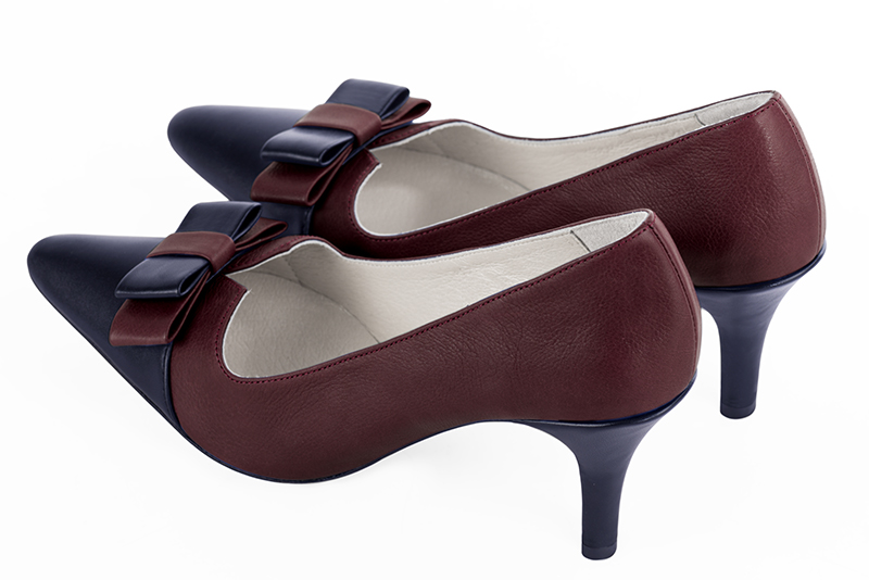 Navy blue and burgundy red women's dress pumps, with a knot on the front. Tapered toe. High slim heel. Rear view - Florence KOOIJMAN